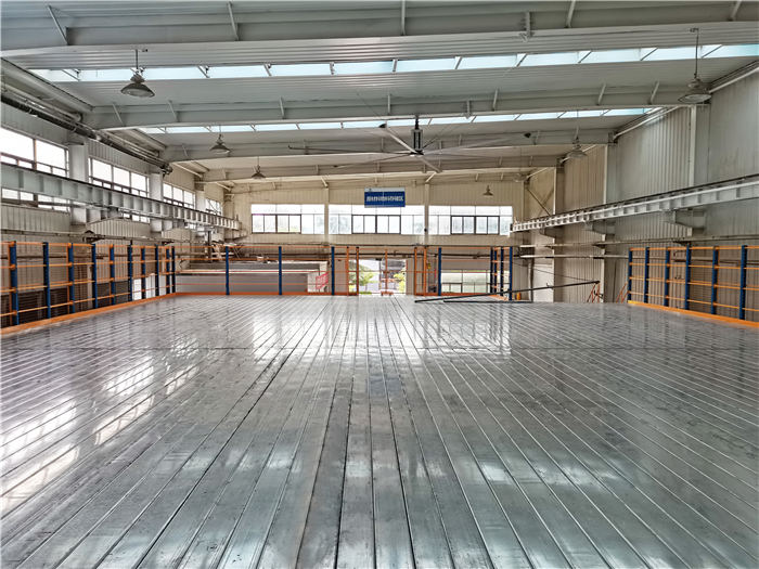 二層閣樓平臺(tái)